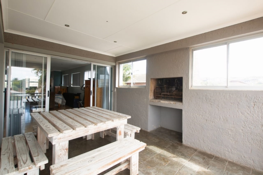 4 Bedroom Property for Sale in Wavecrest Eastern Cape